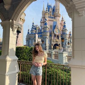 Meet your Posher, Olivia